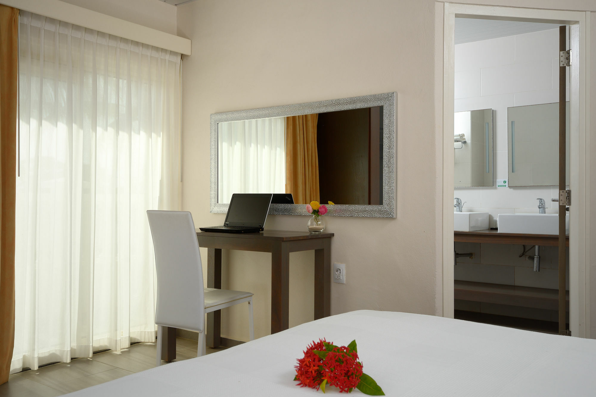 Belmar Oceanfront Apartments Bonaire Exterior foto